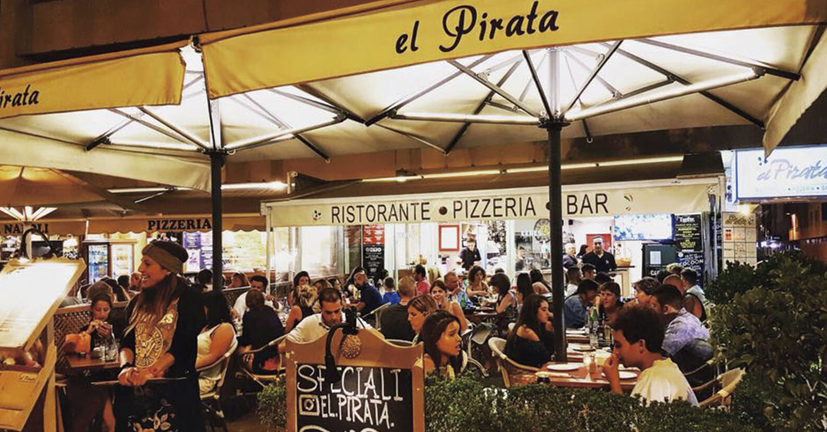 Pizzeria El Pirata en el puerto de Ibiza